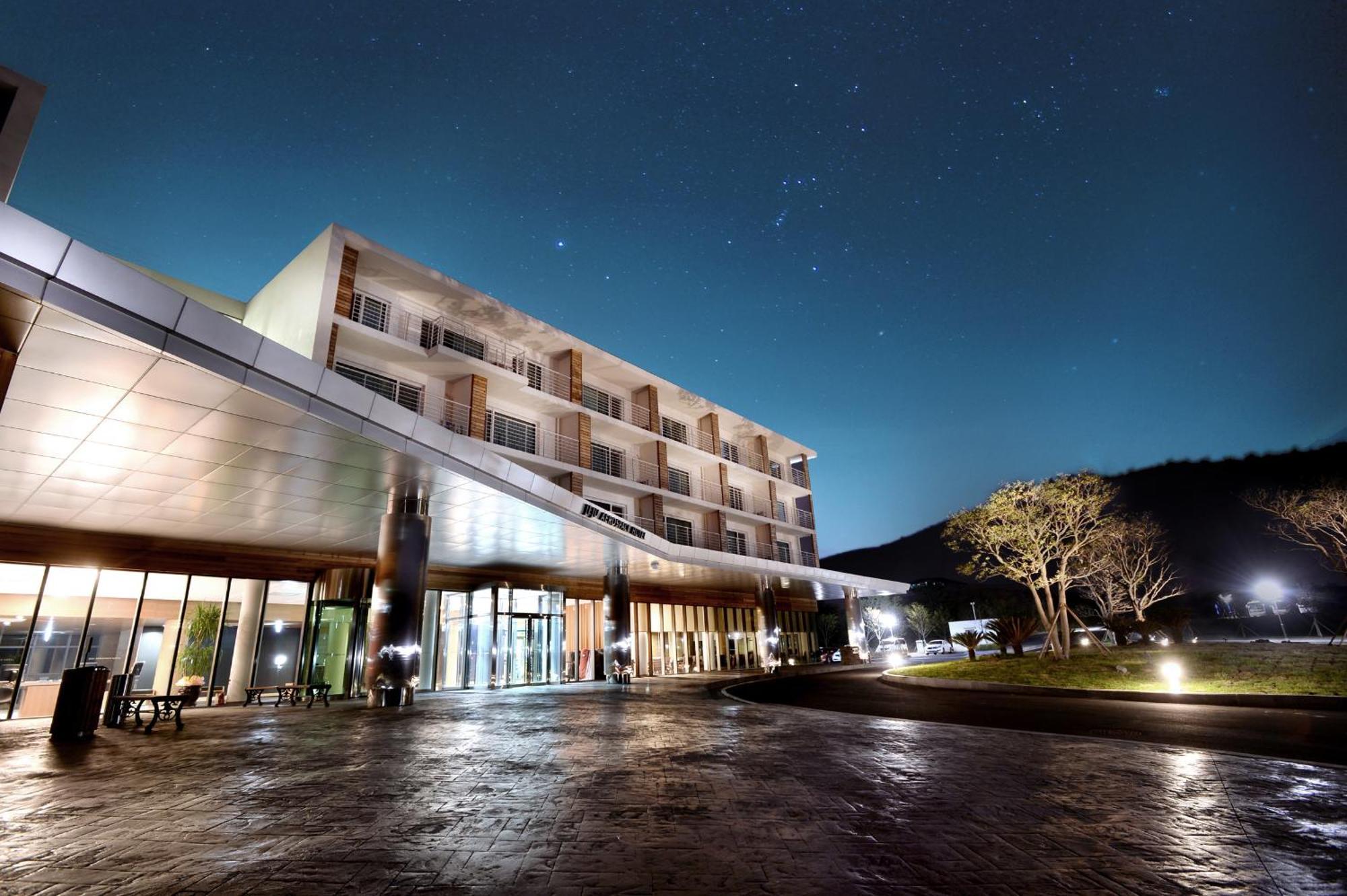 เชจู แอโร่สเปซ โฮเต็ล Hotel ซอกวีโพ ภายนอก รูปภาพ